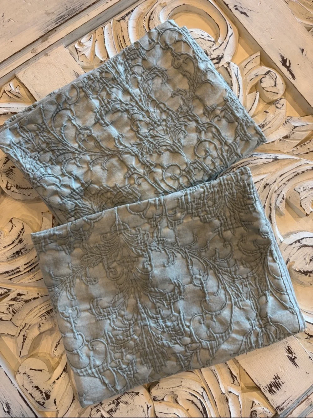 Artelier Nicole Miller 100% Cotton Textured Pillow Cases-Set of 2 STD Medallion